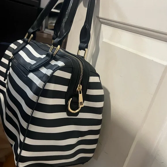 Black and White Striped Handbag - Picture 3 of 8
